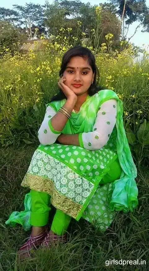 Cute Simple Girl Pic