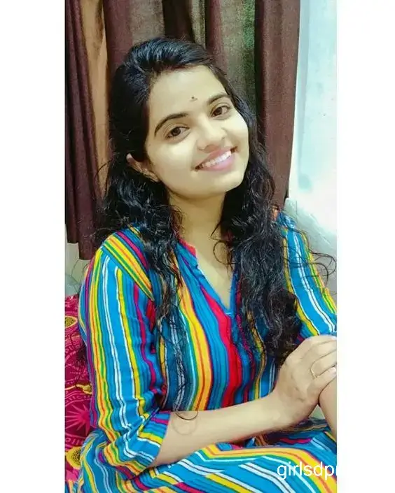 Cute Simple Girl Pic