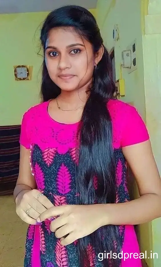 Cute Simple Girl Pic