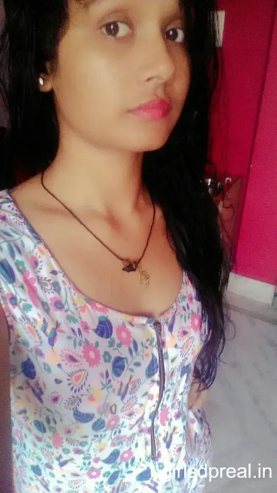 Cute Simple Girl Pic