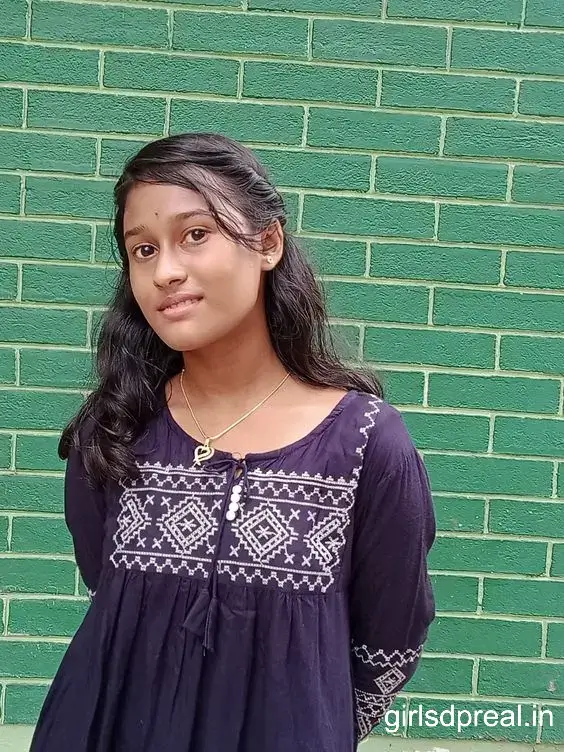 Cute Simple Girl Pic