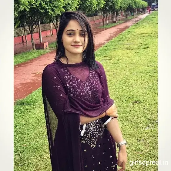 Cute Simple Girl Pic