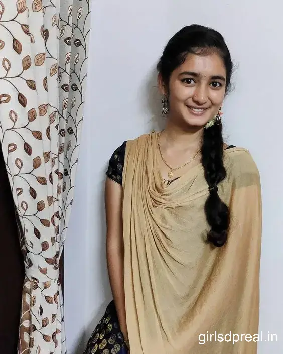 Cute Simple Girl Pic