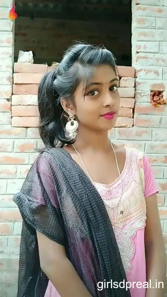 Cute Simple Girl Pic