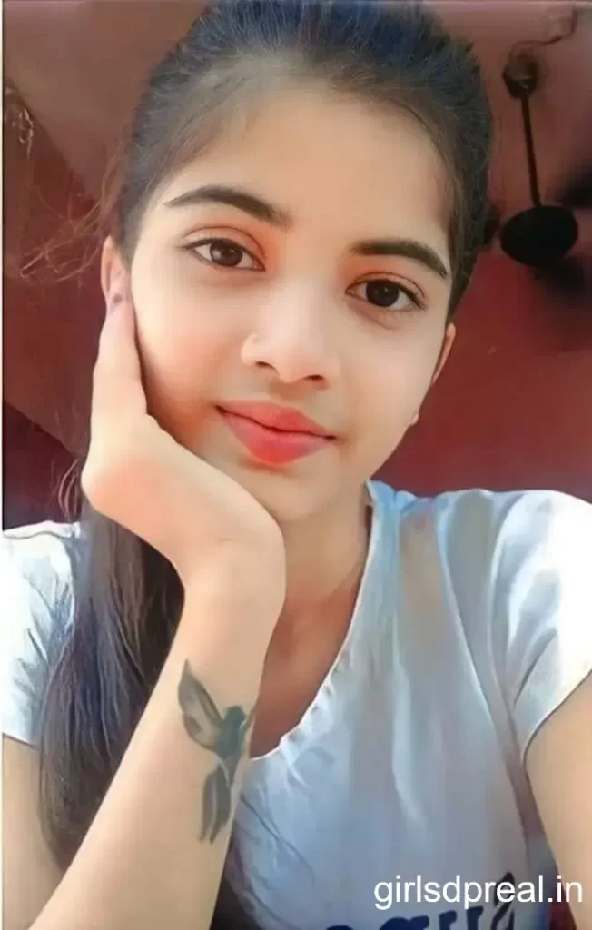 Cute Simple Girl Pic