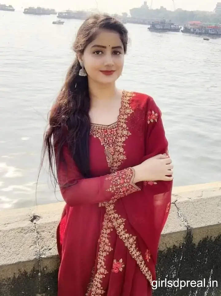 Cute Simple Girl Pic