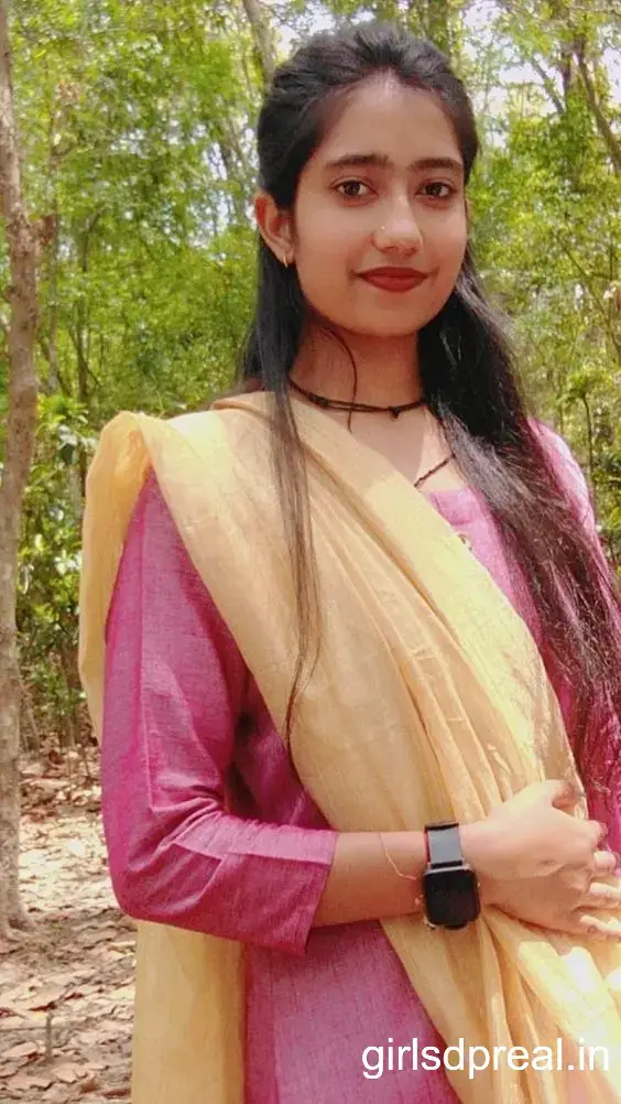 Cute Simple Girl Pic