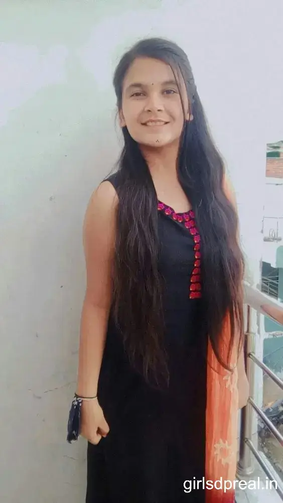 Cute Simple Girl Pic