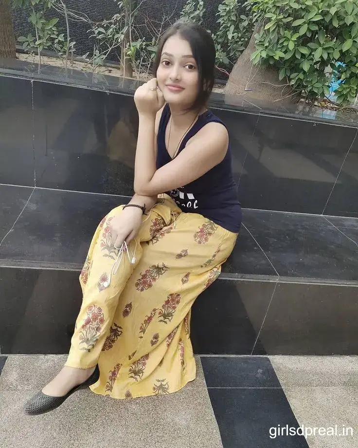 Cute Simple Girl Pic