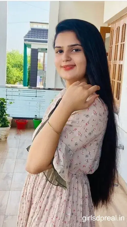 Cute Simple Girl Pic