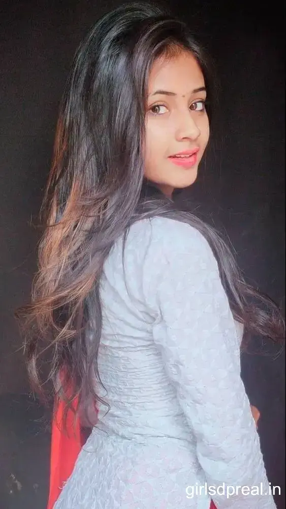 Cute Simple Girl Pic