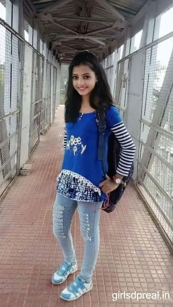 Cute Simple Girl Pic