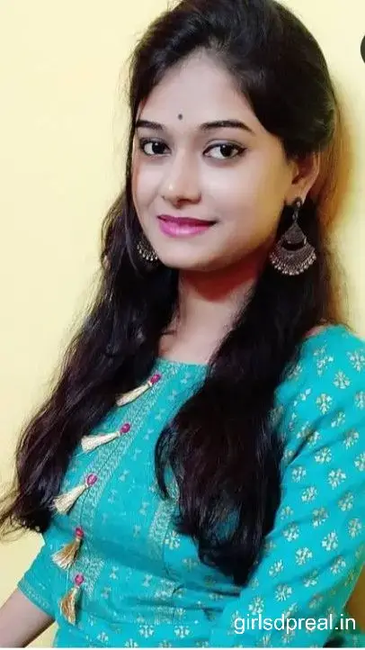 Cute Simple Girl Pic