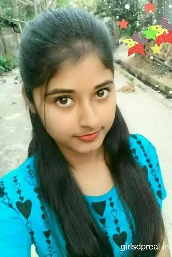 Cute Simple Girl Pic