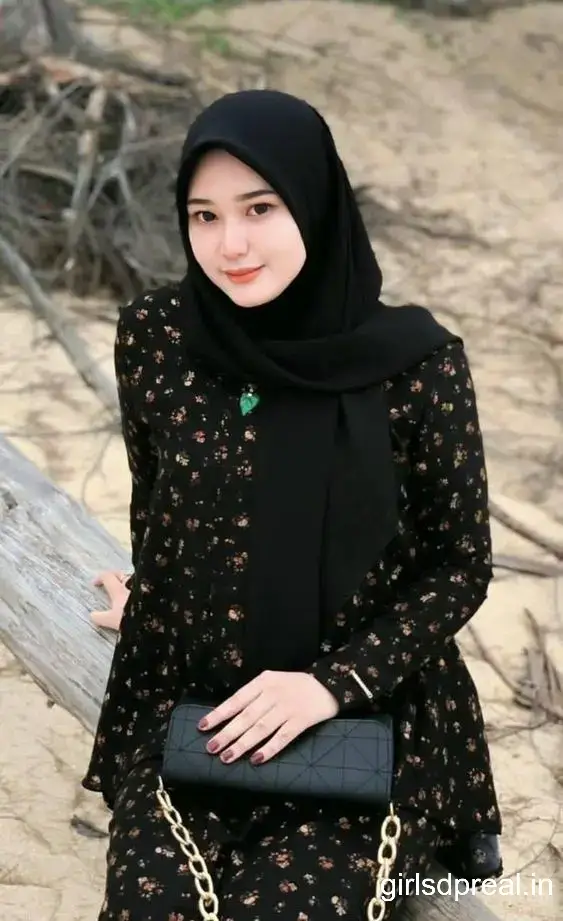 Hijab Girl Pic