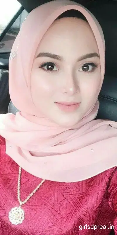 Hijab Girl Pic