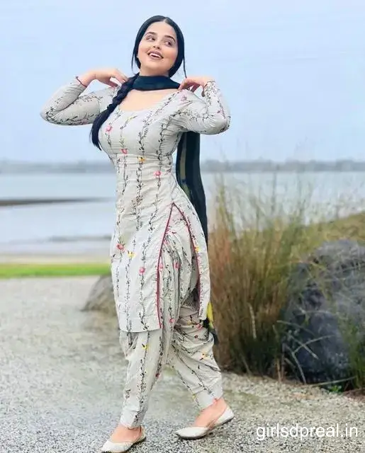 Punjabi Girl Pic