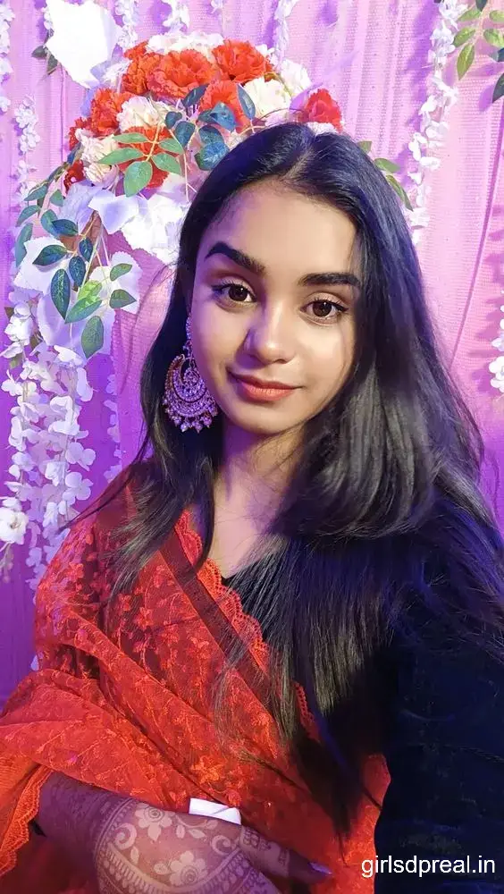 Cute Simple Girl Pic