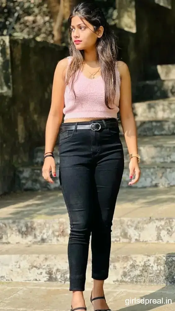 Cute Simple Girl Pic